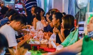 Rạp chiếu phim, hàng ăn TPHCM chật cứng tối cuối cùng đợt nghỉ lễ