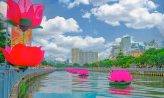 Lung linh đèn hoa mừng đại lễ Phật đản