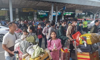 Sân bay, đường về TPHCM, Đồng Nai... đông nghịt người