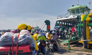 Hình ảnh lạ tại bến phà Cát Lái ngày mùng 6 Tết