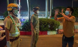 Tài xế nói không say xỉn, 'quậy' gần 2 giờ ở chốt kiểm tra nồng độ cồn 