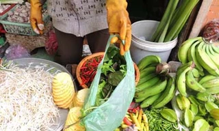 Mâm cơm sinh viên ‘teo tóp’ vì giá rau tăng vọt