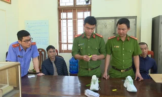 Hai người bị bắt khi chuyển ma túy từ Châu Âu về Việt Nam