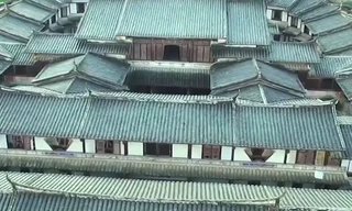 Khu nhà cổ 10.000 tấn nằm trên đầm lầy