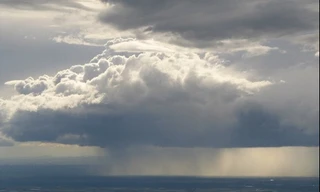 Tại sao mây thường có màu đen khi trời sắp mưa?