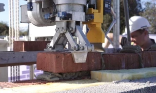 Robot thợ hồ xây nhà trong 3 tuần