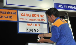 Xăng bị đóng loại thuế như rượu!