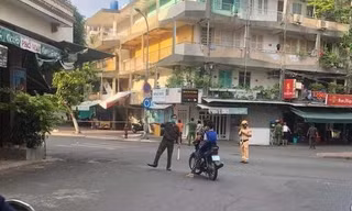 Nam thanh niên chết bí ẩn bên đường, cơ thể có vết thương