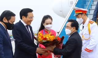 Thủ tướng Lào Phankham Viphavanh bắt đầu thăm chính thức Việt Nam