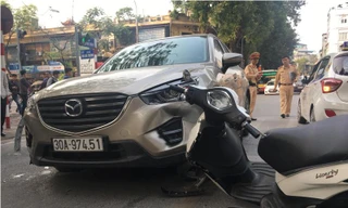 Mazda CX5 gây tai nạn liên hoàn trên phố Hà Nội