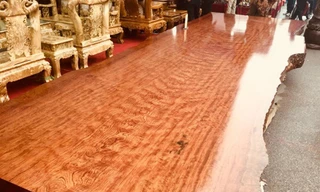 Sập gỗ nu cẩm lai giá 3 tỉ đồng ở Hà Nội