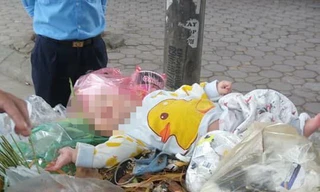 Hình ảnh bé trai bị bỏ rơi trong thùng rác được chia sẻ trên mạng xã hội.