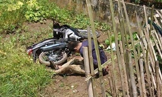 Người đàn ông có hành vi trộm cắp bị người dân bắt giữ.