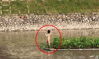 Hình ảnh cô gái giữa sông Tô Lịch. Ảnh: Facebook