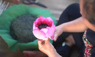 ‘Đệ nhất danh trà’ giá hàng chục triệu đồng/kg ở Hà Nội được làm như thế nào?