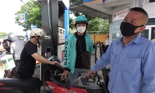 Giá xăng tăng cao kỷ lục, nhiều tài xế công nghệ bỏ việc vì không chịu nổi chi phí