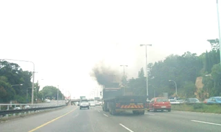 Xe không đạt chất lượng khí thải, than tổ ong, củi, rơm rạ khiến không khí ngày càng ô nhiễm