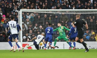 Leicester lội ngược dòng trên sân Tottenham 