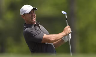 Bản lĩnh McIlroy: Lột xác ngoạn mục, phả hơi nóng vào ngôi đầu của Justin Rose