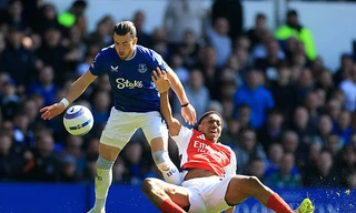 Arsenal mất điểm trên sân Everton