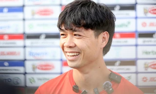 Công Phượng bị vây kín trong ngày đầu trở lại tuyển Việt Nam 