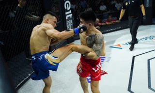 Lê Văn Tuần giành đai vô địch LION Championship nhờ đòn đá thần sầu knock-out Phạm Văn Nam