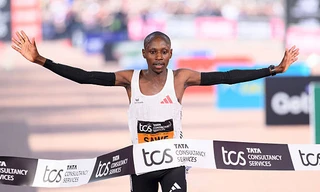 Màn bứt tốc ấn tượng đưa Sabastian Sawe lên đỉnh London Marathon 2025 