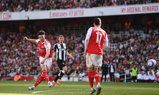 Siêu phẩm của Declan Rice giúp Arsenal giành vé dự Champions League 