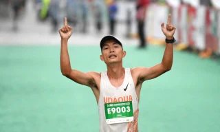 Hoàng Nguyên Thanh dành tặng chức vô địch Tiền Phong Marathon cho con trai sắp chào đời