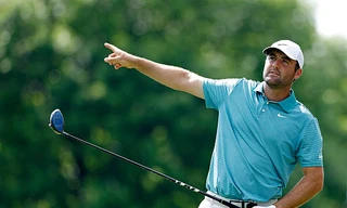 Scottie Scheffler bứt phá ngoạn mục, vươn lên dẫn đầu PGA Championship
