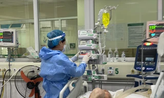 Một người có thể tái mắc COVID-19 nhiều lần. Ảnh: Thái Hà 