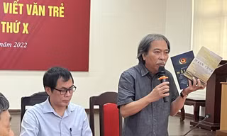 Chủ tịch Hội Nhà văn Việt Nam cam kết tìm kiếm, khích lệ nhiều giọng nói mới hơn nữa Ảnh: KỲ SƠN