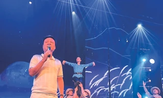 Ca sĩ Hoàng Tùng đi hát ảnh: NVCC