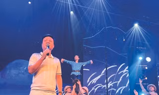 Ca sĩ Hoàng Tùng đi hát ảnh: NVCC