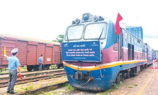  Tàu hàng xuất khẩu được tổ chức chạy thẳng từ ga Sóng Thần (Bình Dương) đi Trung Quốc, châu Âu Ảnh: Hương Chi