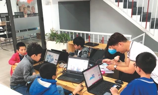 Anh Lương Đức Trung thành công trong việc đem đến các chương trình ngoại khóa dành cho đa dạng lứa tuổi học sinh