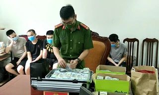 Số lượng lớn tiền mặt trong vụ án bị thu giữ 