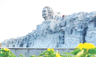 Tượng đài mẹ Thứ, biểu trưng của Mẹ Việt Nam Anh hùng