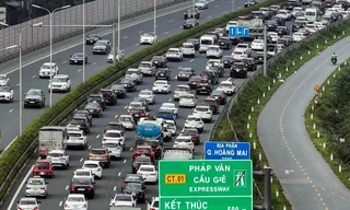 Ô tô của người dân lưu thông theo hướng vào nội thành Hà Nội Ảnh: Nguyễn Đức 