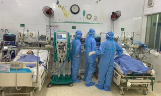 Điều trị cho bệnh nhi mắc COVID-19 tại Bệnh viện Nhi đồng - Đồng Nai Ảnh: Tuấn Dũng