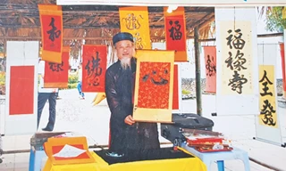 Ông đồ mới tiếp nối ông đồ xưa