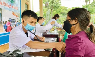 Nhiều y, bác sĩ ở Tây Nguyên nghỉ việc: Giữ chân cách nào? 