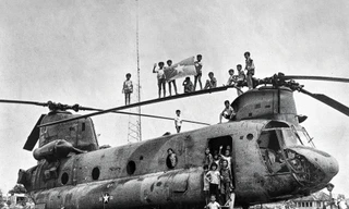 Nụ cười trẻ thơ ngày chiến thắng tại sân bay Mỹ Tho Ảnh: Trần Nhã