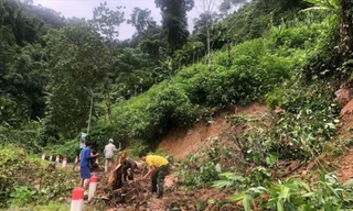 Bão số 4 suy yếu thành áp thấp: Lo sạt lở đất