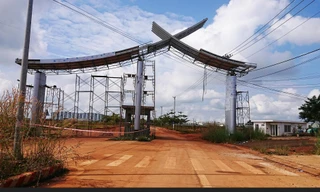 Cổng vào Dự án xây dựng cơ sở hạ tầng Khu công nghiệp Nhân Cơ 