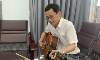 Bài hát “Con bố mẹ là cán bộ Đoàn” được bác sĩ Tôn Thất Toàn phổ nhạc từ bài thơ cùng tên của sinh viên Phương Uyên Ảnh THỤC HIỀN 