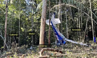 Xác máy bay rơi trong rừng rậm Amazon Nguồn: CNN 