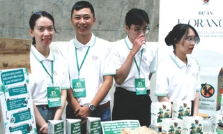 Vợ chồng anh Dũng tại cuộc thi ý tưởng/dự án khởi nghiệp xanh – phát triển bền vững 