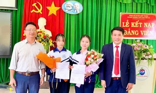 Trường học ở Lâm Đồng tổ chức Lễ kết nạp Đảng cho học sinh 