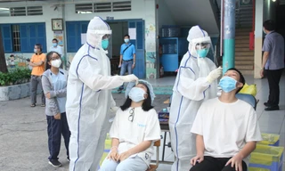 Thí sinh tham gia lấy mẫu xét nghiệm COVID-19 ngày 3/7 tại TPHCM